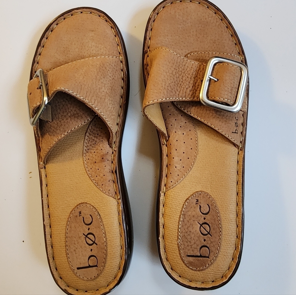 NWOT b.o.c. Women's Buckle Strap Sandals - Tan
